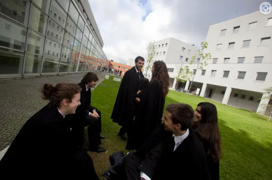 “Com quartos para estudantes a 500€ só nos resta armar a tenda”: Federação Académica do Porto denuncia falta de alojamento estudantil